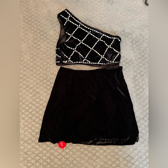 Stunning Ramy Brook Black Velvet dress w/ rhinestones, sexy, luxurious, classy - Picture 4 of 8